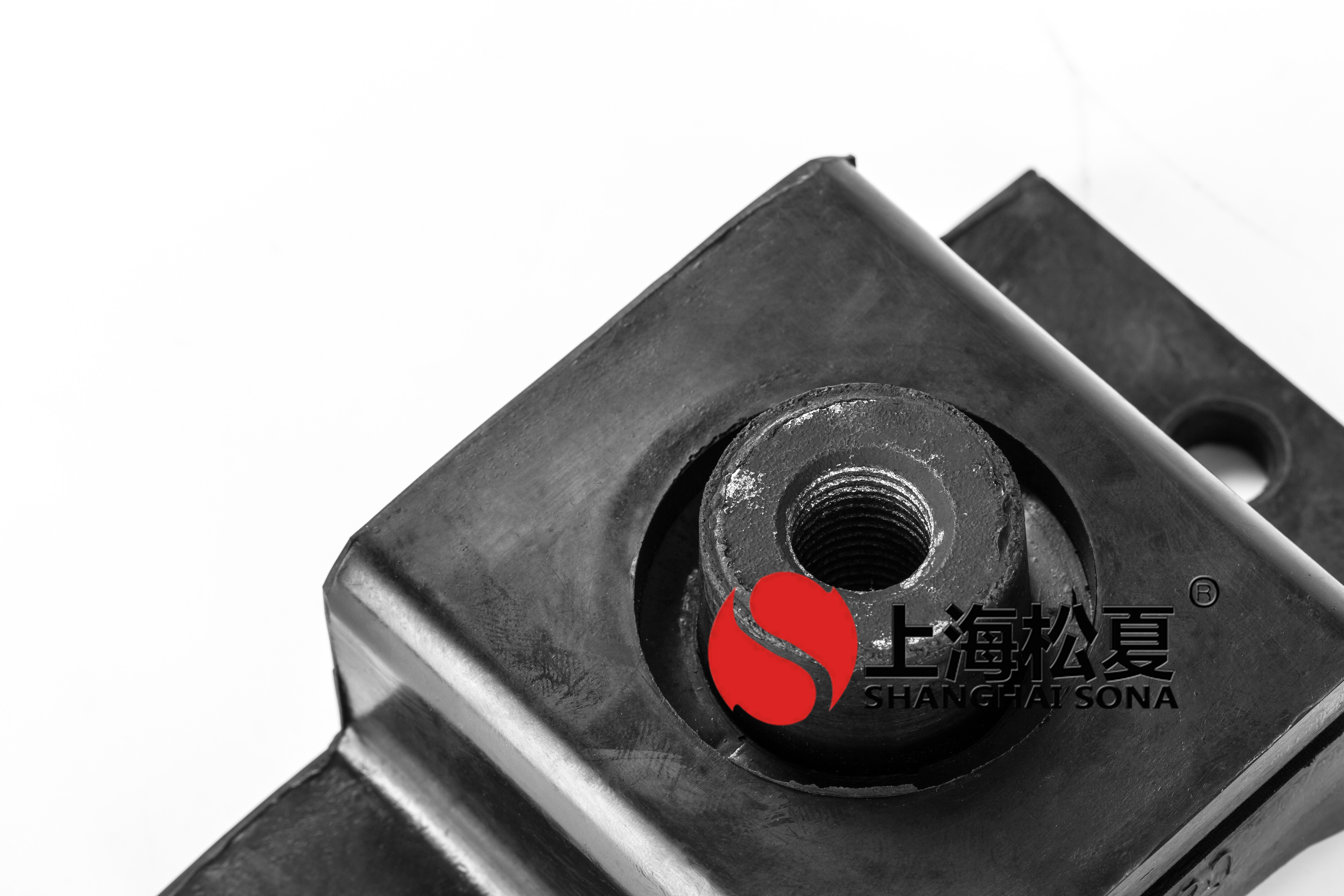 <a href='http://v1614.cn' target='_blank'><u>橡膠減震器</u></a>細節(jié)處實拍圖